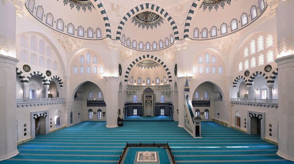 Мечеть Мелике Хатун в Анкаре изнутри