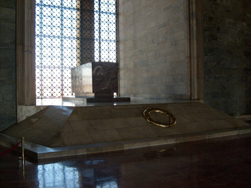 Саркофаг Ататюрка в здании музея